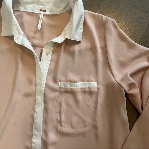 Free People Collared Button-down Shirt Size Medium. Pinkish Cream/White - Picture 8 of 10